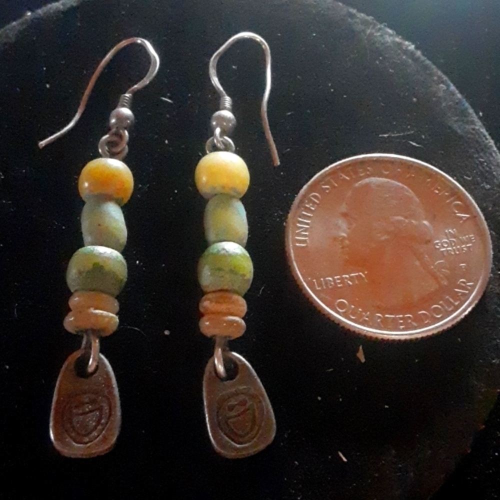 Elegant Dangle Earrings with Tapered Design - Picture 2 of 4